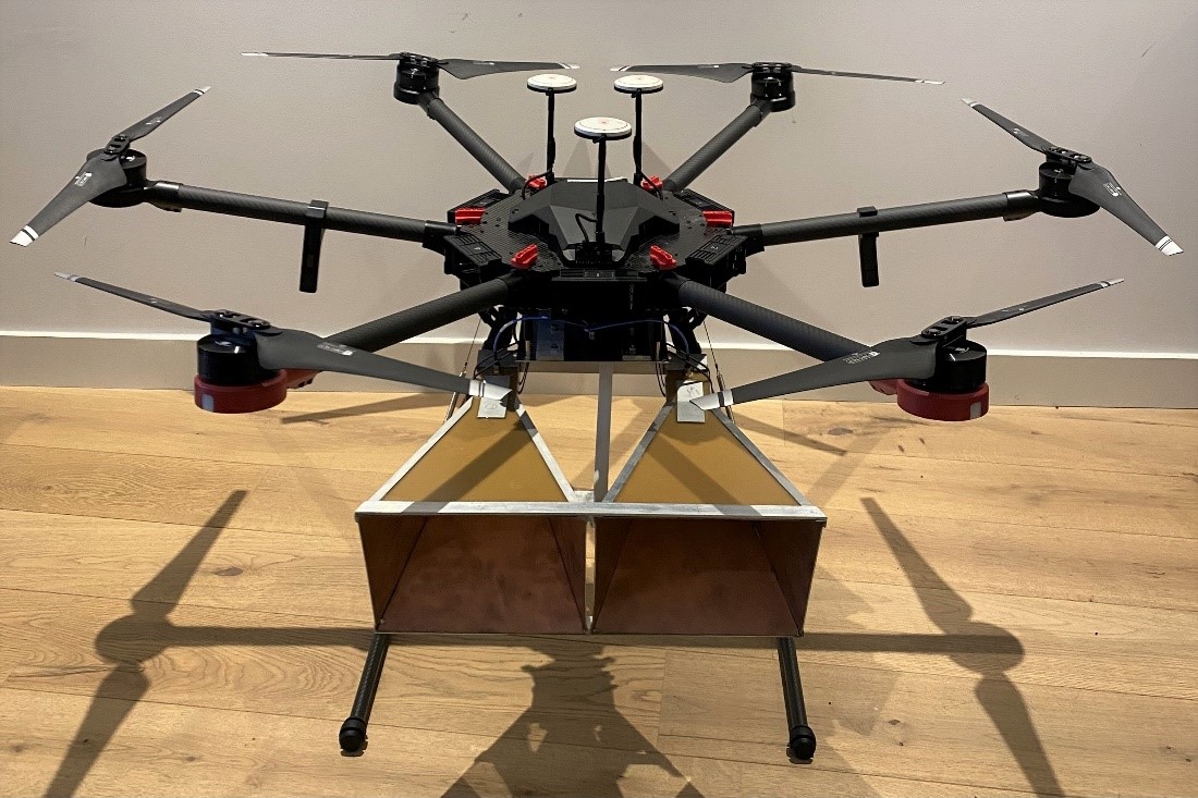 Figure 2: DJI Matrice 600 Pro drone with Ettus E312 radar and custom antenna payload.