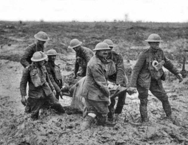 WWW1 soldiers carrying stretchers in the field