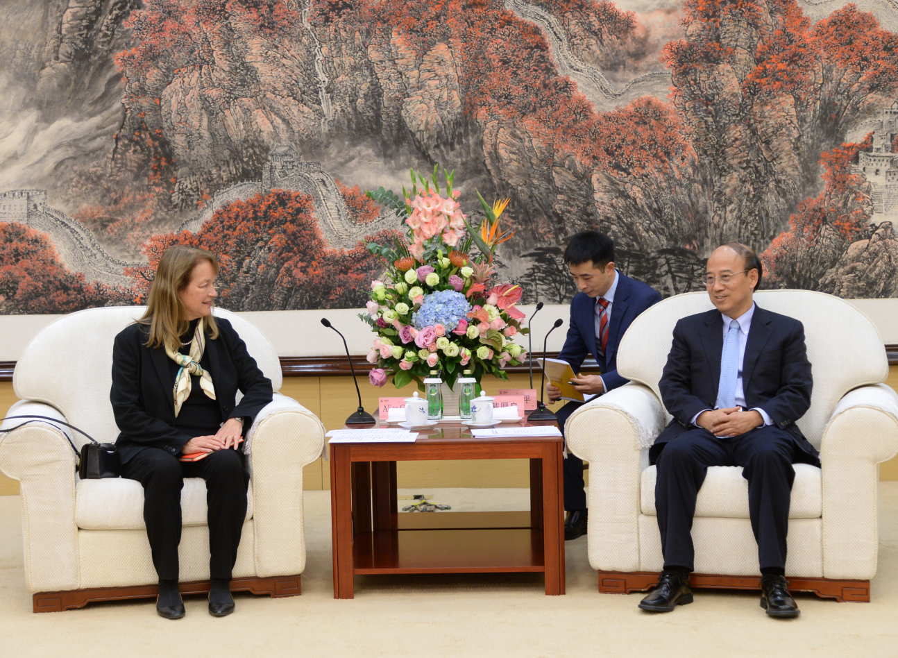 Professor Alice Gast with Sinopec Chair Houliang Dai 