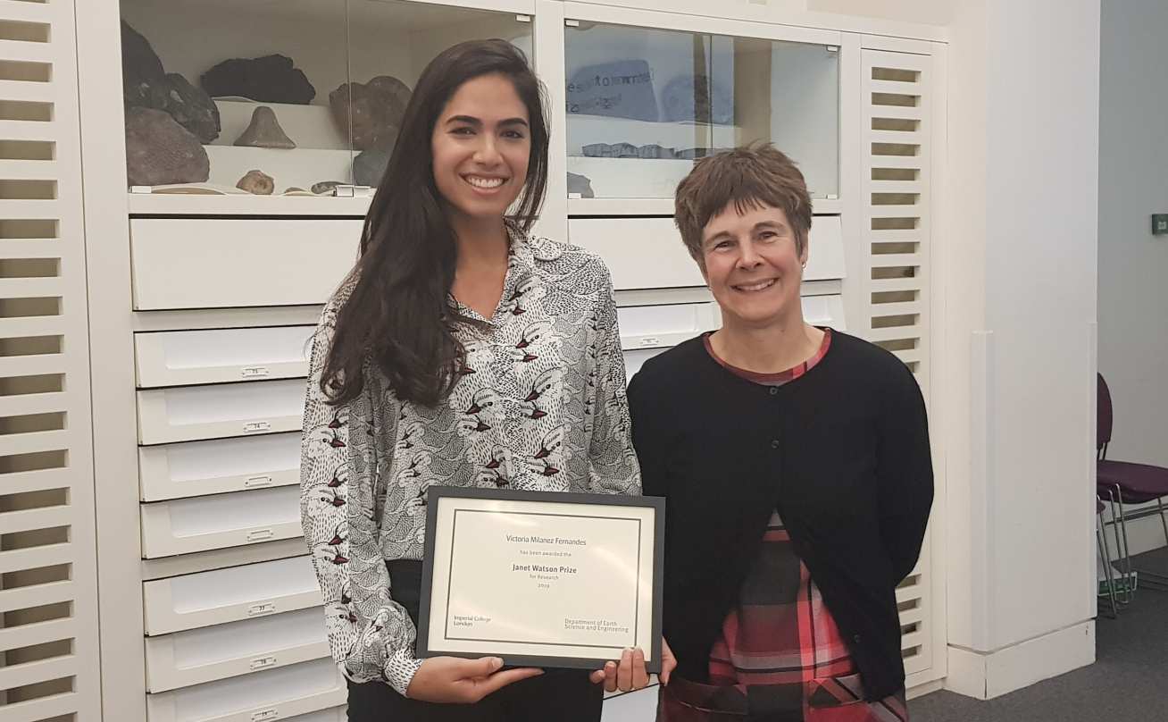 Victoria Milanez Fernandez receives Janet Watson Prize and certificate from Prof Ann Muggeridge