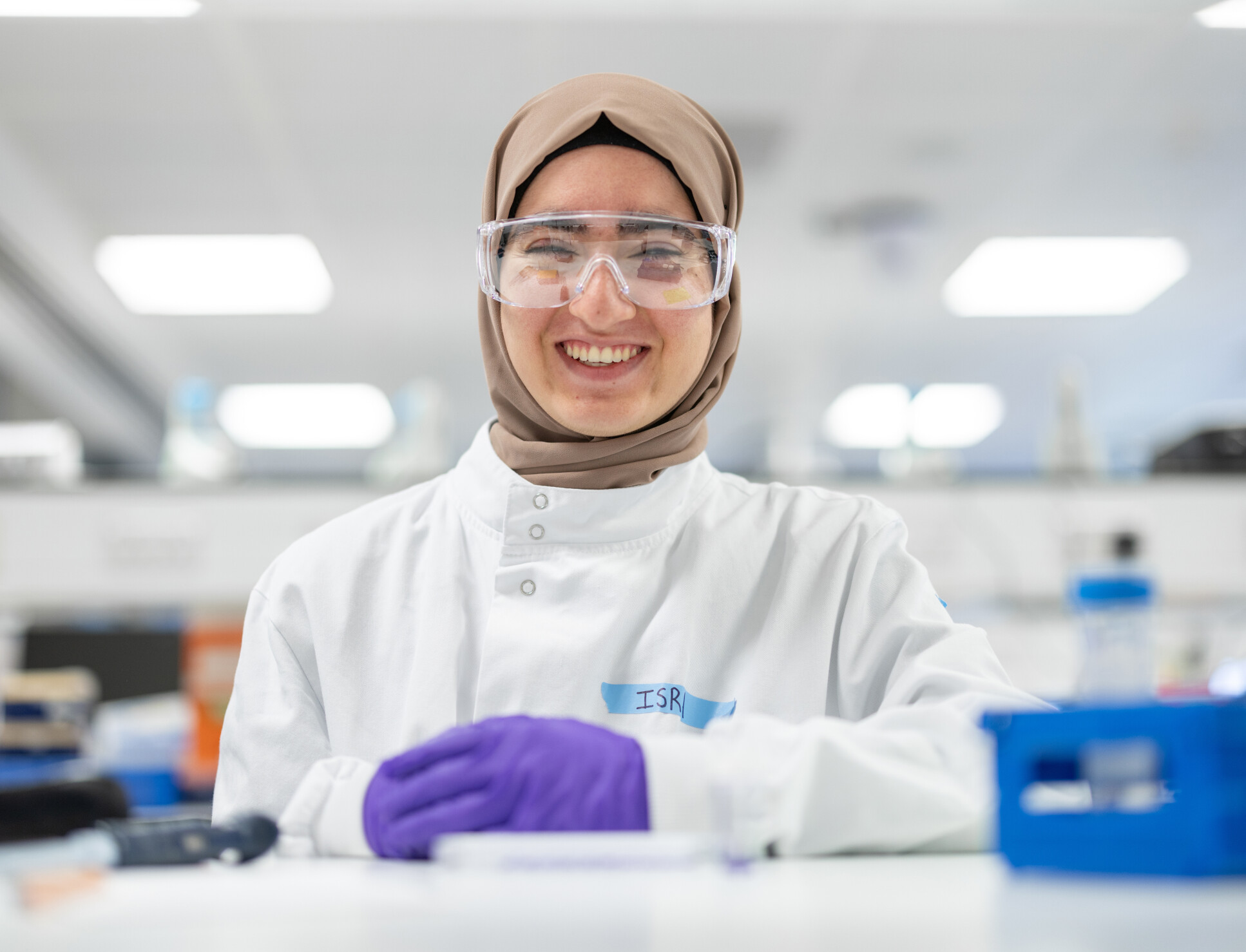 Medicine undergraduate Isra Sulevani in the lab