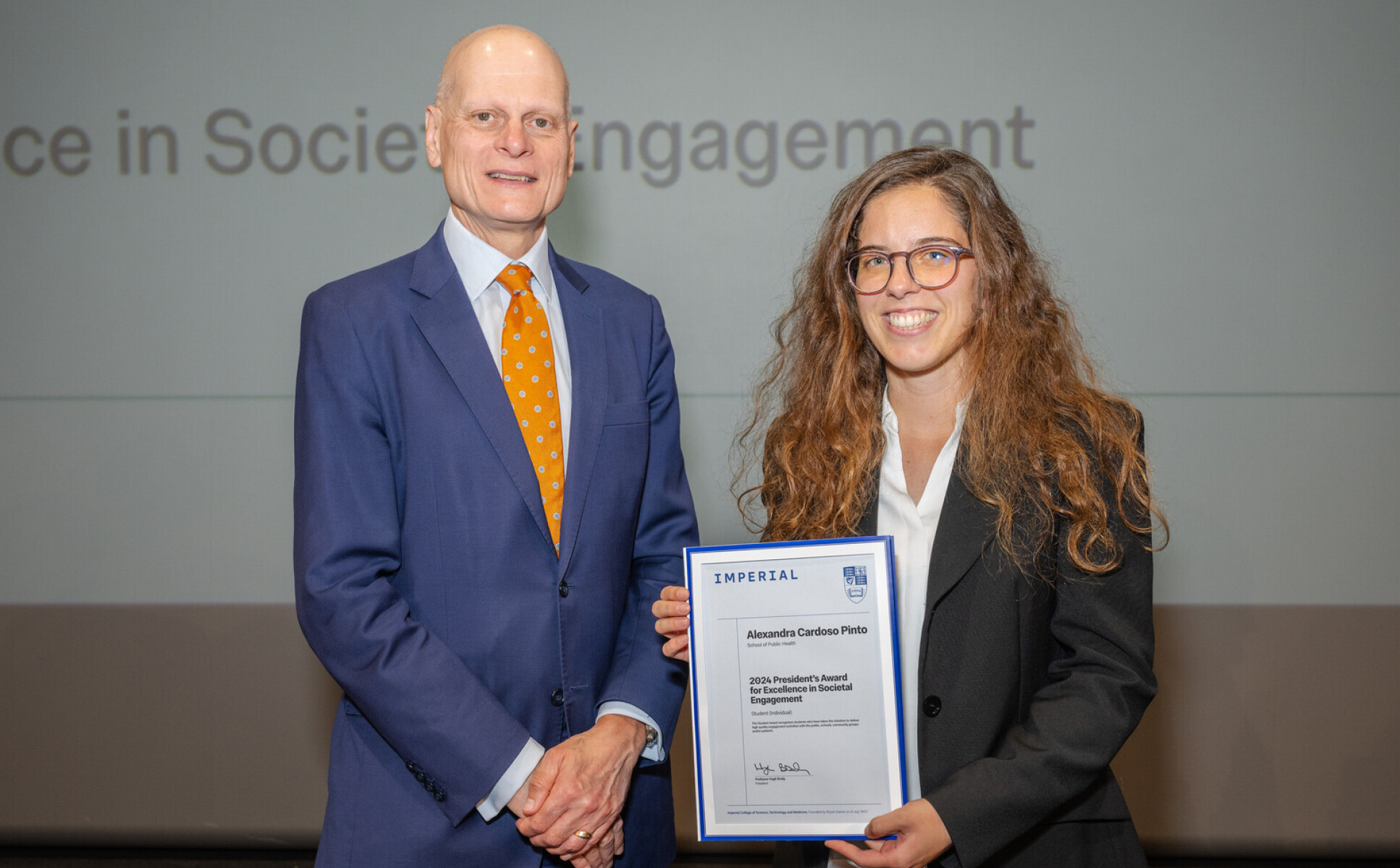 Alexandra Cardoso Pinto receiving her award from Provost Ian Warmsley