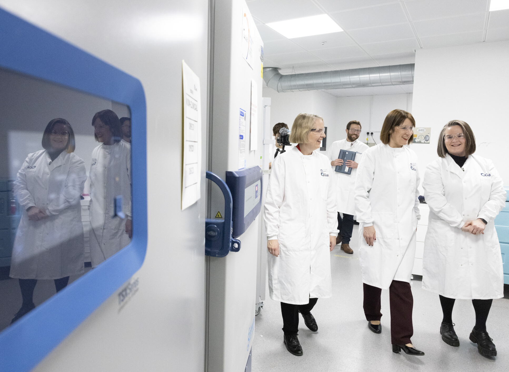 Chancellor of the Exchequer Rachel Reeves MP touring the Quell Therapeutics facilities in the Translation & Innovation Hub (I-HUB)