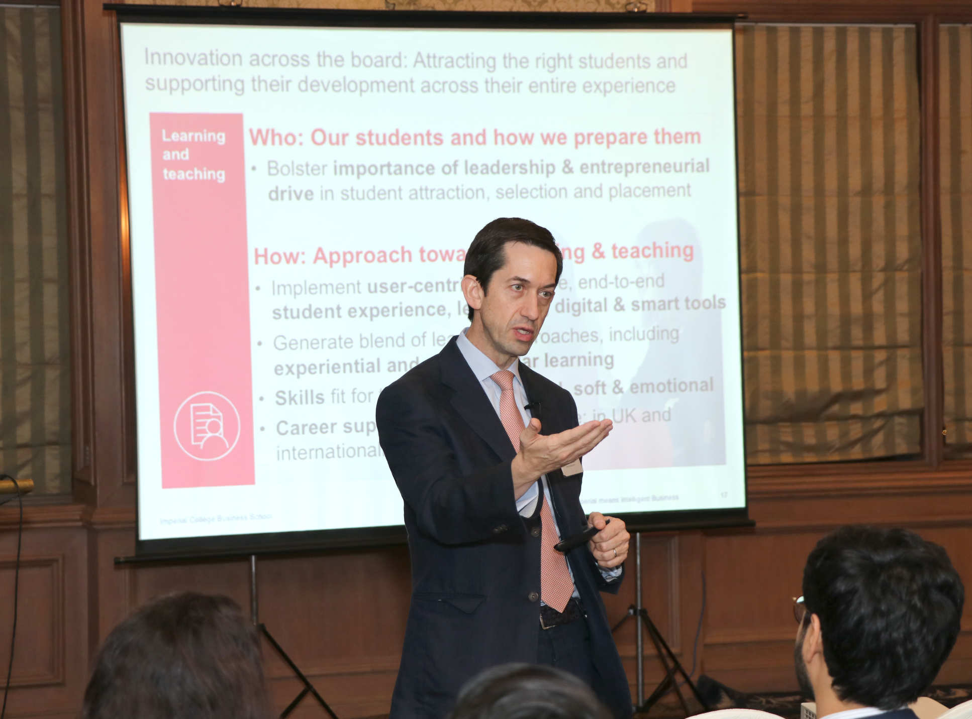 Dean Francisco Veloso presents the Business School strategy to alumni
