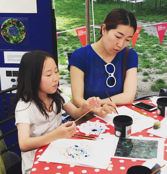 Parent and child paint picture at Festival