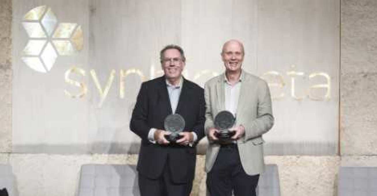Photo of Professor Kitney and Professor Freemont with their awards