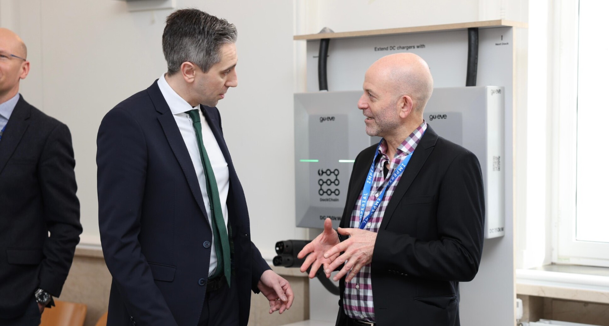 Minister Simon Harris meeting Dr. Anthony Quinn from our Dyson School of Design Engineering. 