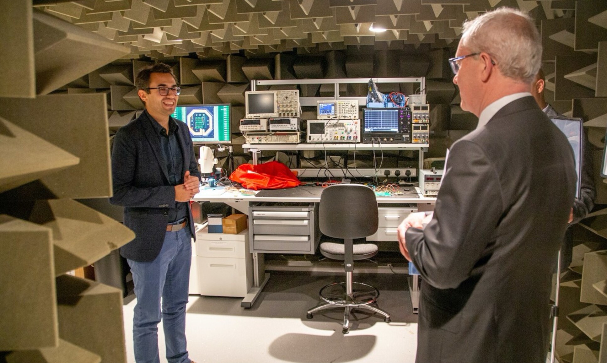 Imperial president Hugh Brady meets MintNeuro CEO Dorian Haci at the company's labs