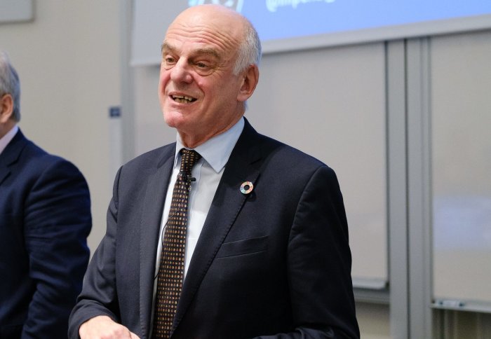 Dr David Nabarro giving a lecture