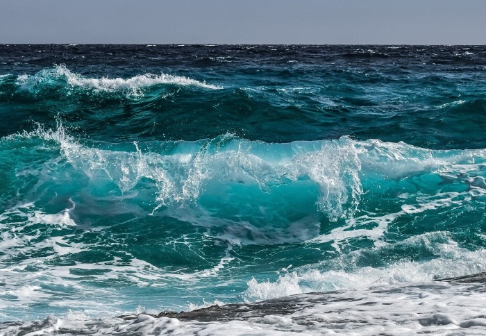 Image of waves breaking in the sea