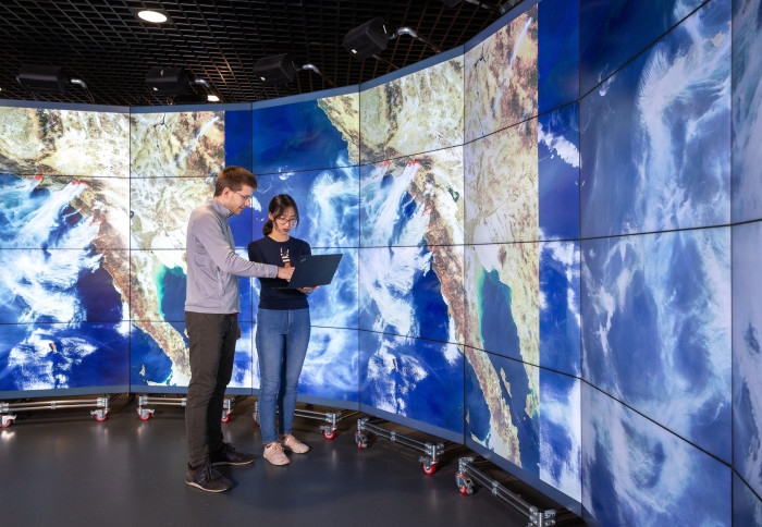 Students analysing global climate and environmental change