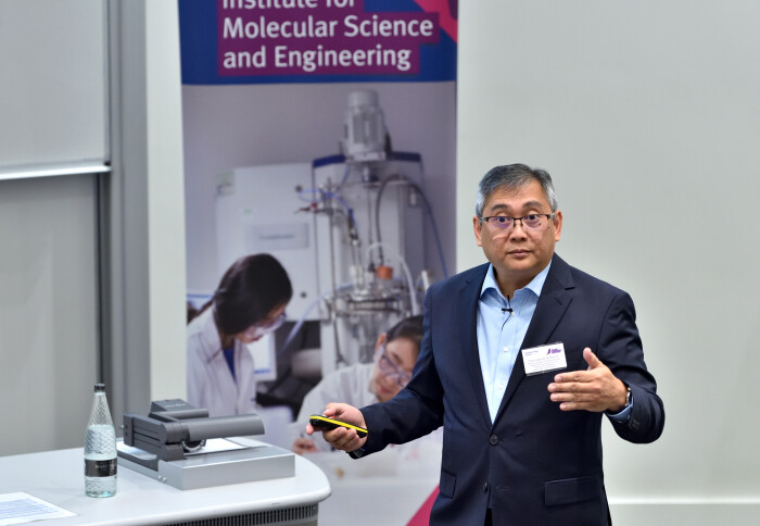 Professor Francis de los Reyes III delivering the 5th annual lecture of the Institute for Molecular Science and Engineering.