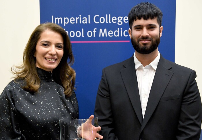 Dr Wafa Khamri receives her award from Haider Nazerali, ICSMSU President 2023-24