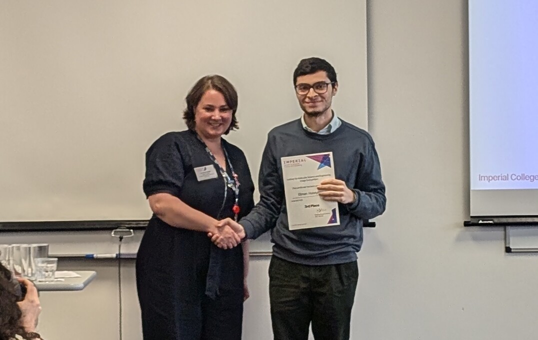 Dr Anna Hankin awarding Elman his prize