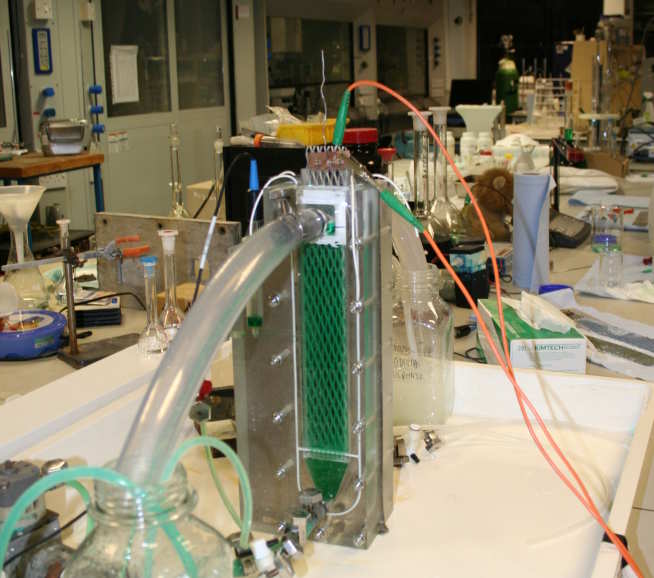 Photo of the nickel reactor working in the lab