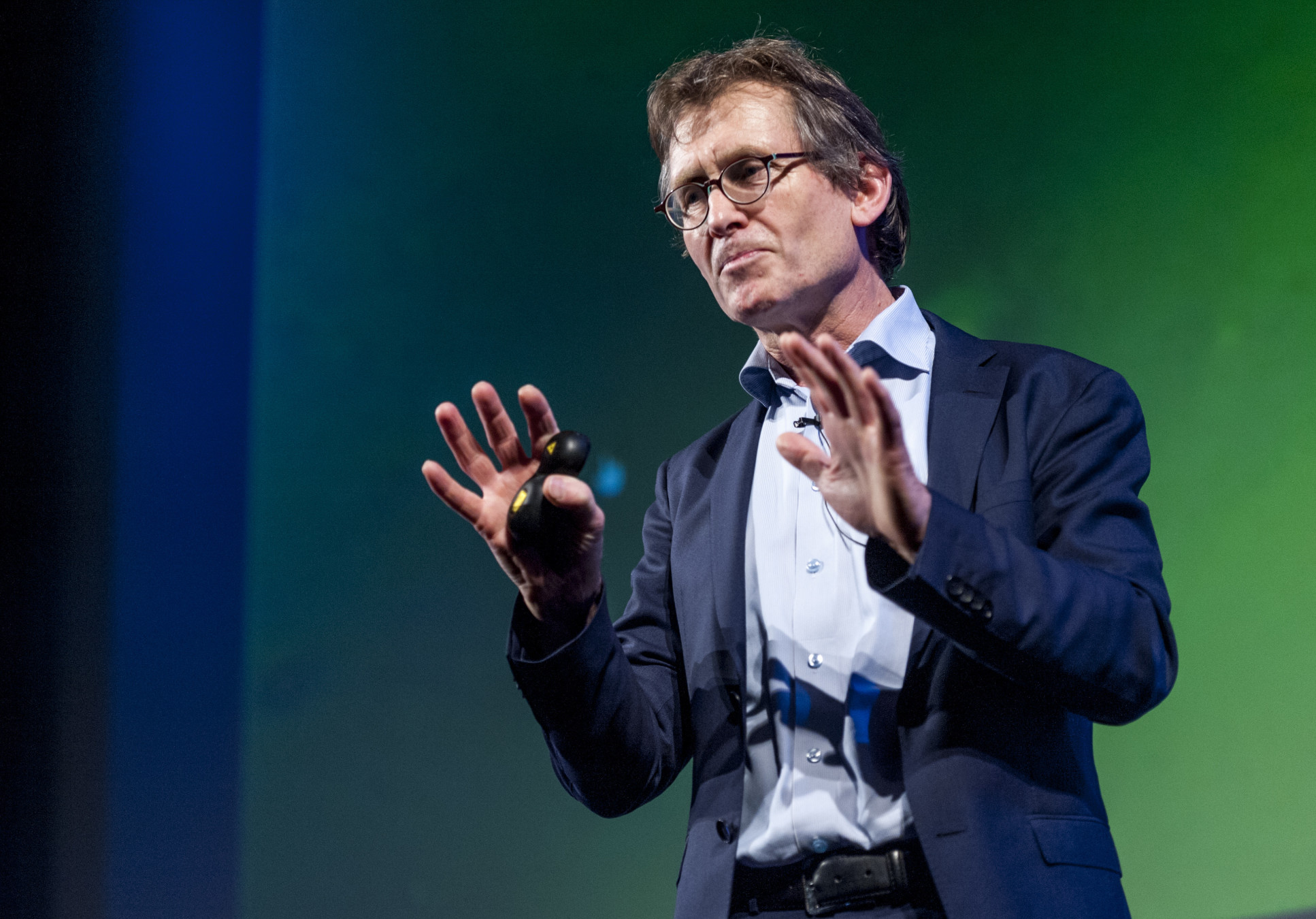 Professor Ben Feringa, winner of the Nobel Prize in Chemistry, gives the 2018 Schrodinger Lecture, 'The Art of Building Small'.