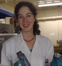 Dr Heather Jackson in the lab