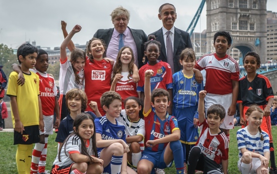 Lord Darzi and Boris Johnson with London children