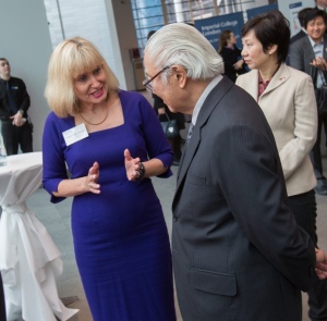 President Tan meets Professor Jenny Higham at the LKCMedicine exhibit