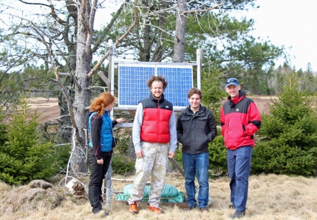 Servicing broadband seismometers in Nova Scotia