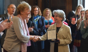 Professor Dame Julia Higgins shaking hands with Dr Liz Elvidge