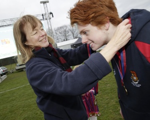 Professor Alice Gast awards medals to the victorious competitors