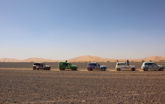 The rally makes its way through the desert