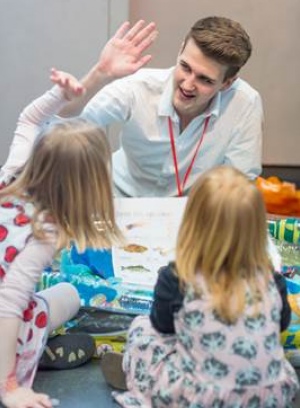 SciComm Student and children