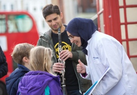 Science buskers