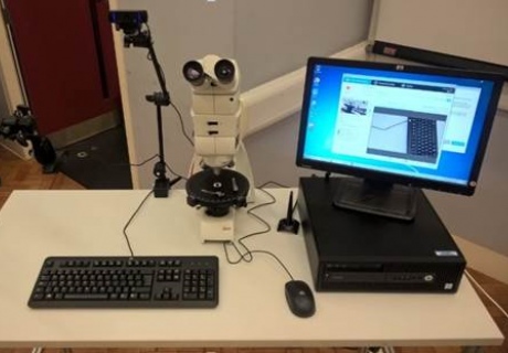 The mobile bench unit, with a Leica transmitted-/reflected light polarizing microscope, webcams and pc