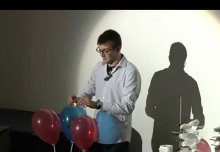 Students give an entertaining introduction to the amazing quantum world