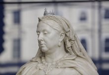 Imperial's statue receives a royal makeover