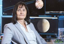 Top astronomical prize for space mission leader