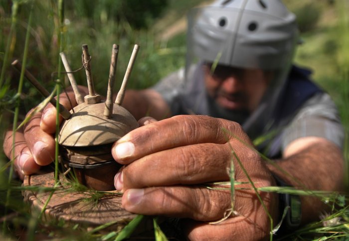 Iraq demining &copy; Sean Sutton/MAG