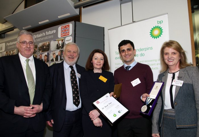 Dr Yuval Elani receives his award (photo &copy; to John Deehan)