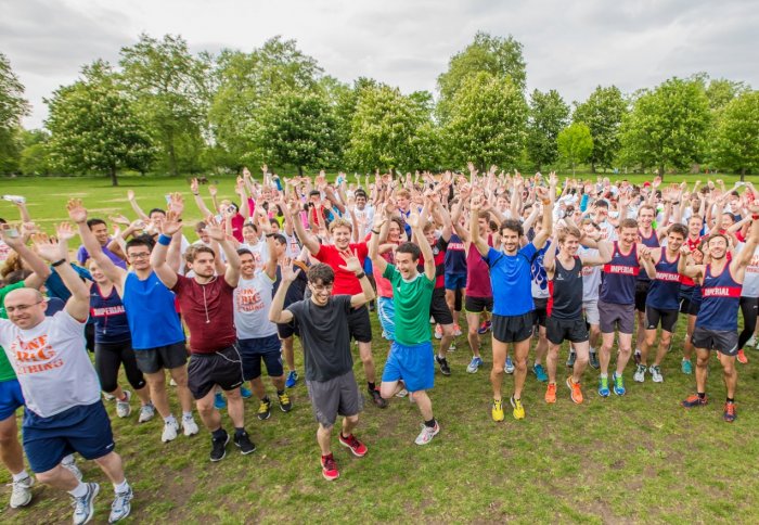 Crowds of runners in Hyde Park