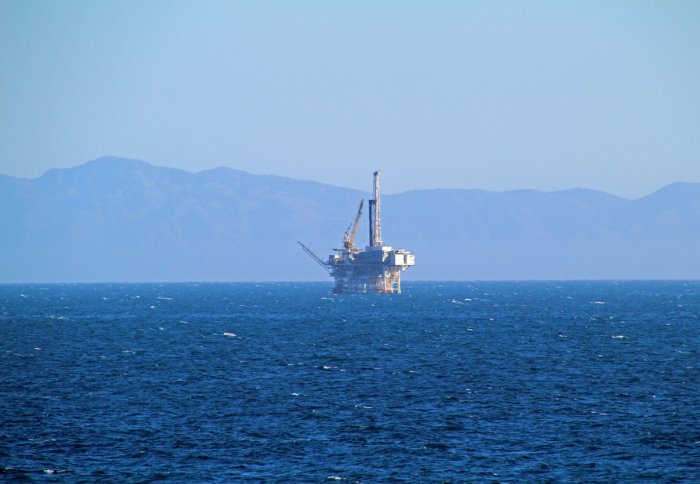 Oil rig in the middle of the ocean