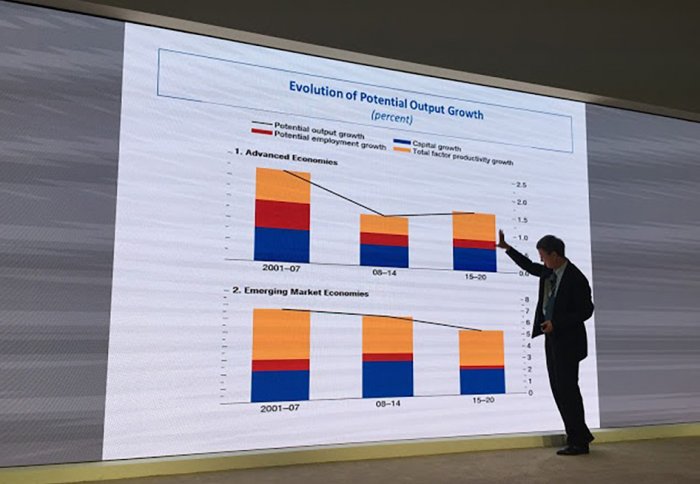 Outstanding young scientists participate in World Economic Forum meeting