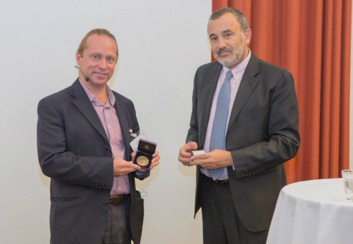 Professor George Jackson receiving the Guggenheim Medal from the Institute of Chemical Engineers for his contributions to the field of thermodynamics.
