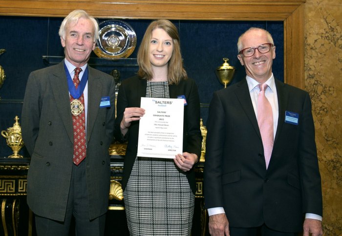 Hannah Moran receiving the 2015 Salters' Graduate Prize
