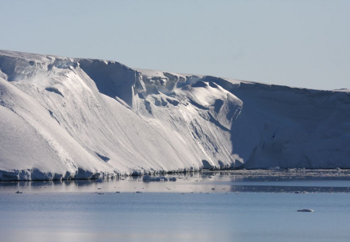 White glacier front