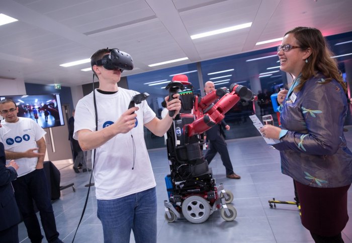 Virtual Reality control of robot DE NIRO