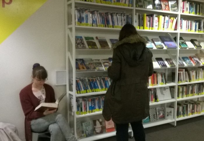 Students using the Central Library Level 1 Display Shelves