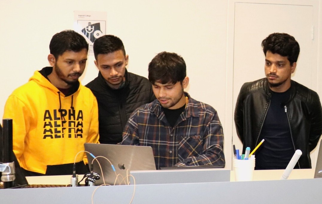 Group photo of participants presenting