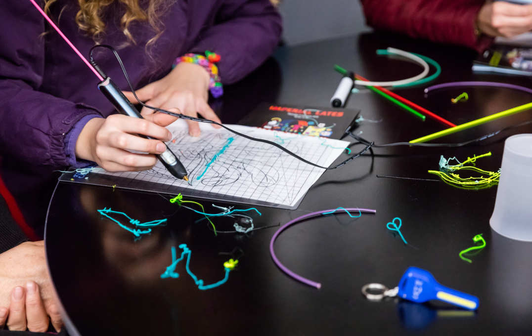 Handheld 3D printing