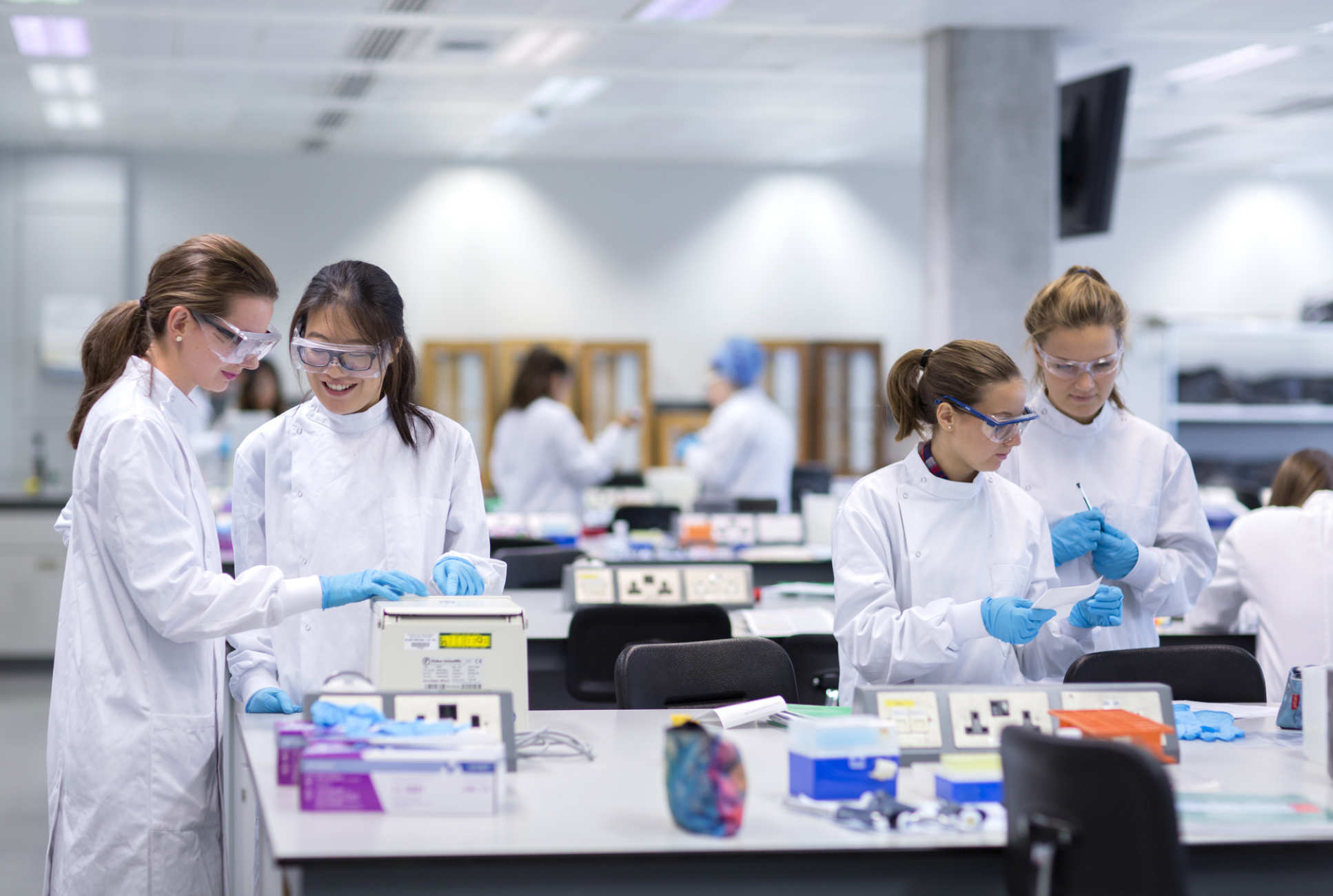 Second year students of Applied Molecular Biology in Biological Sciences.