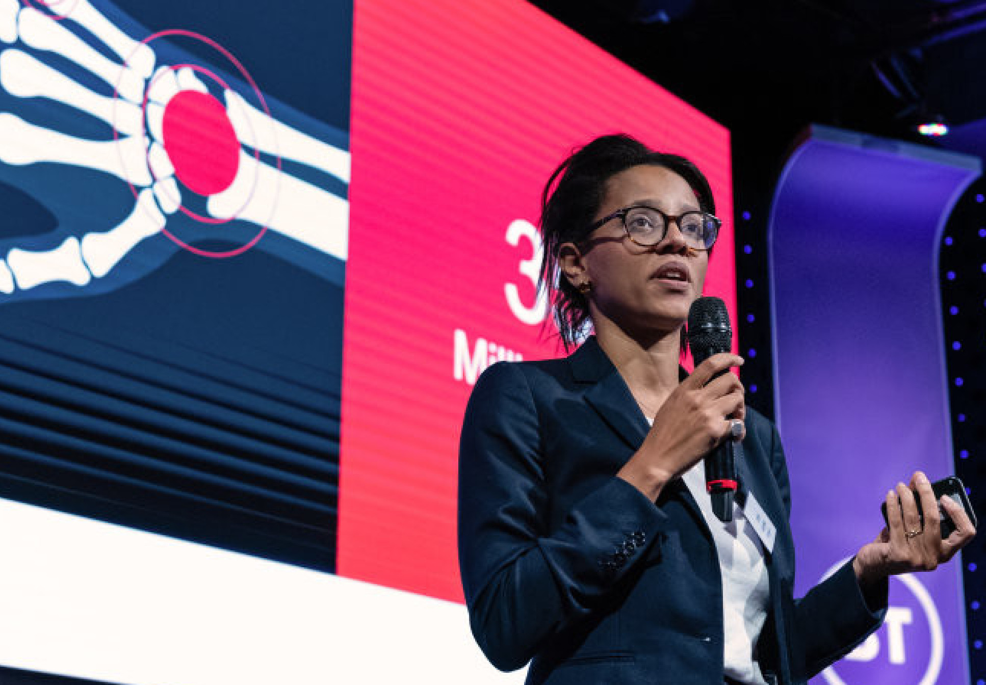 Letizia Gionfirda is founder of Arthnoika, speaking at an event in 2019