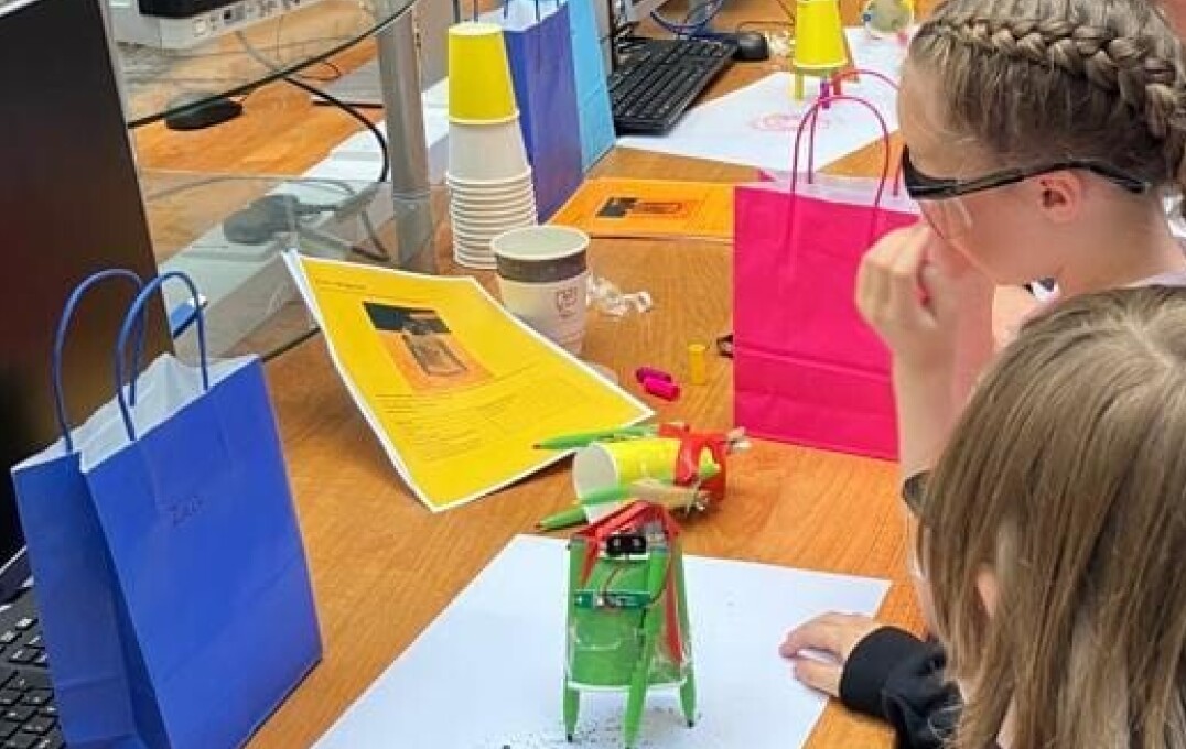 Children and parents with Wigglebots